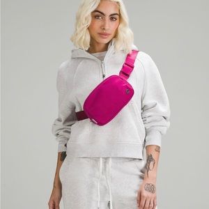 Lululemon Everywhere Belt Bag 1L- Wild Berry